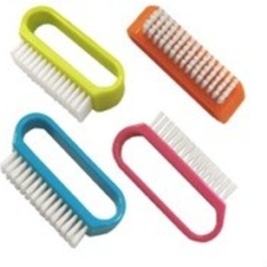 ESCOBILLA DE UÑAS CHICA AR